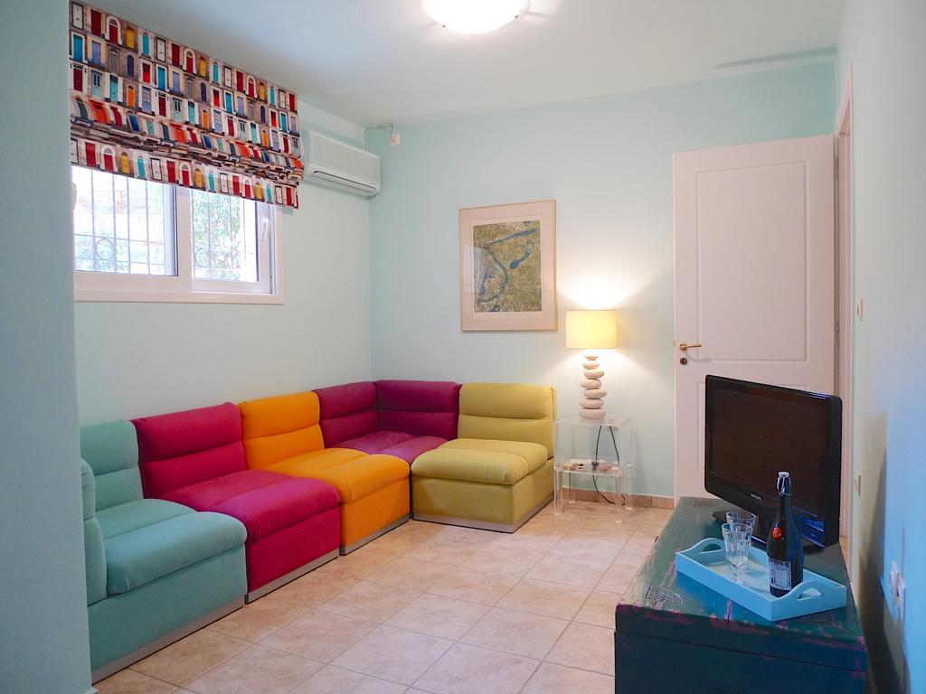 Pentathlon Collection Villa